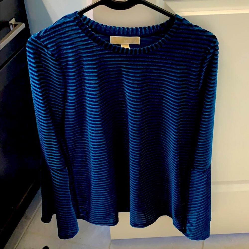 Bell sleeved sweater